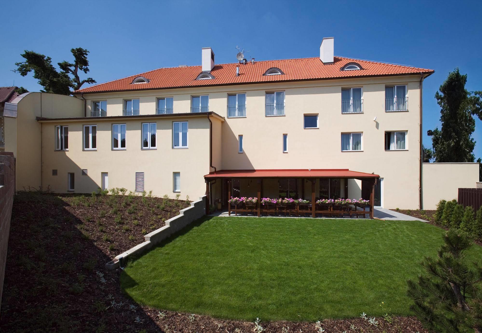 Dolce Villa Praga Exterior foto